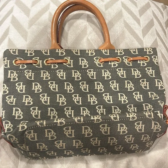 Dooney & Bourke DB canvas tassel bag - Picture 2 of 3